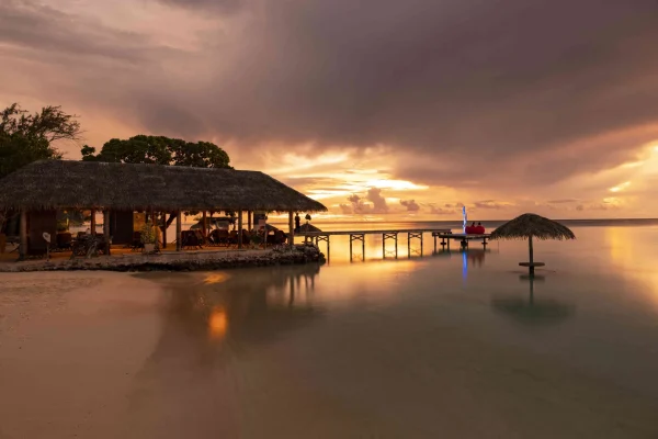 Pension de famille à Fakarava avec vue sur le coucher du soleil©gregoirelebacon