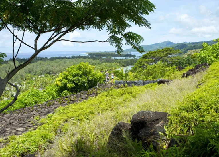 Hiking in Huahine© Tahiti Tourisme