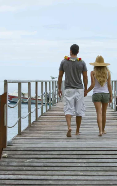 A romantic stroll in Huahine - © Tahiti Tourisme