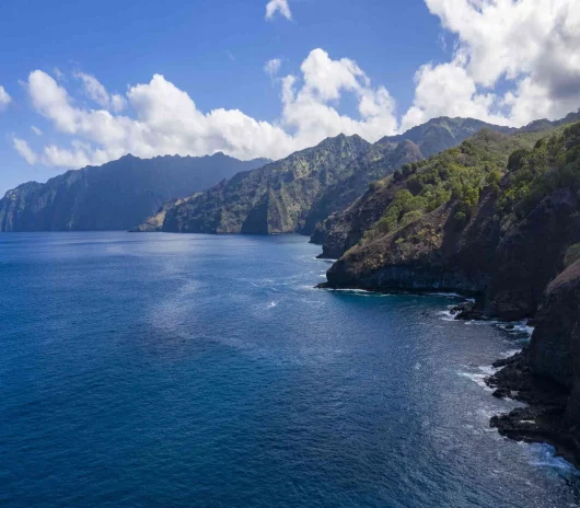 Hiva Oa cliffs © Holger Leue