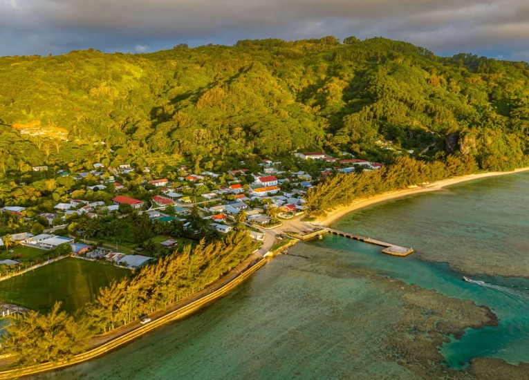 Vue sur l'île de Rurutu ©Michael Runkel