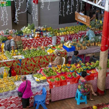 Papeete market and its fruit and vegetable stalls © Massimiliano Cinà