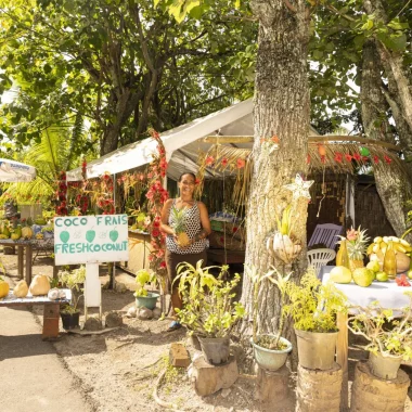 Fruit sales in Moorea © Grégoire Le Bacon