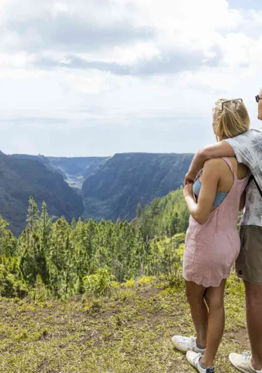 A romantic hike in the mountains of Nuku Hiva © Grégoire Le Bacon