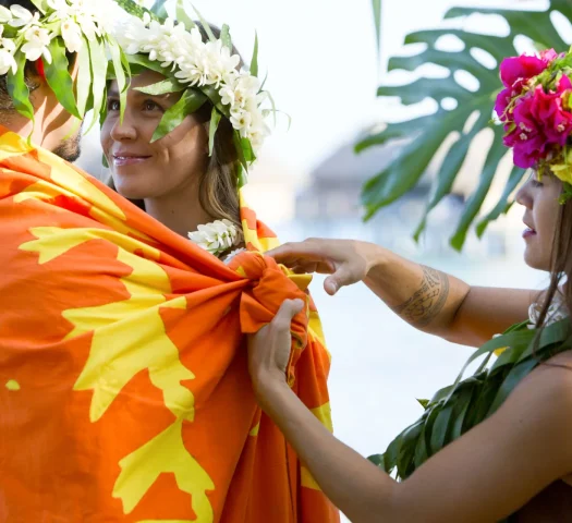 Traditional wedding with tifaifai © Tahiti Tourisme