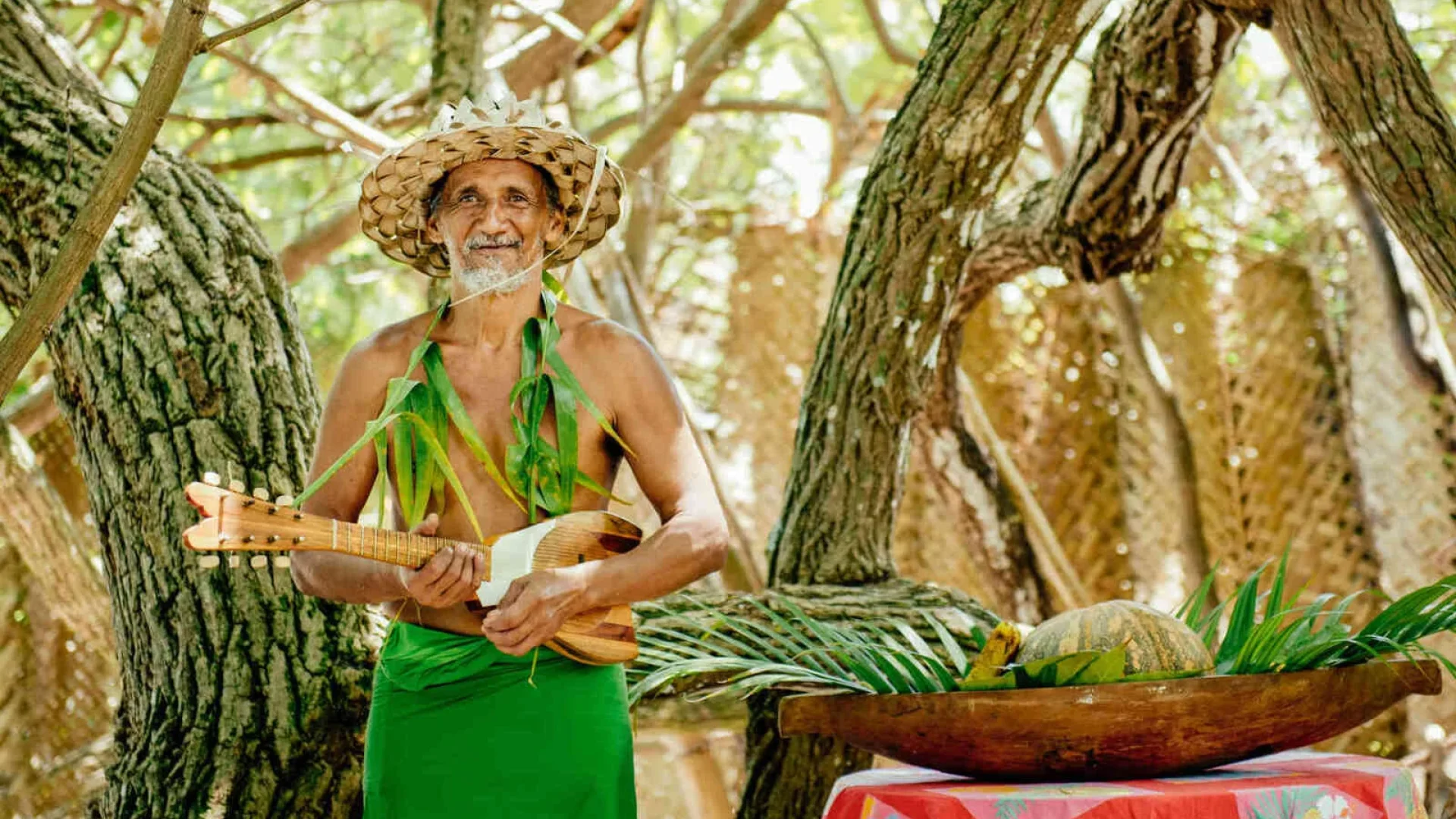 Player with his Ukulele from Moorea © Hélène Havard