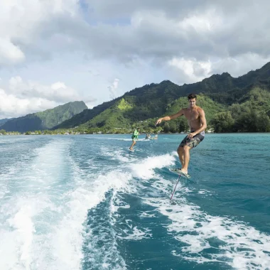 Foiling in Moorea © Grégoire Le Bacon