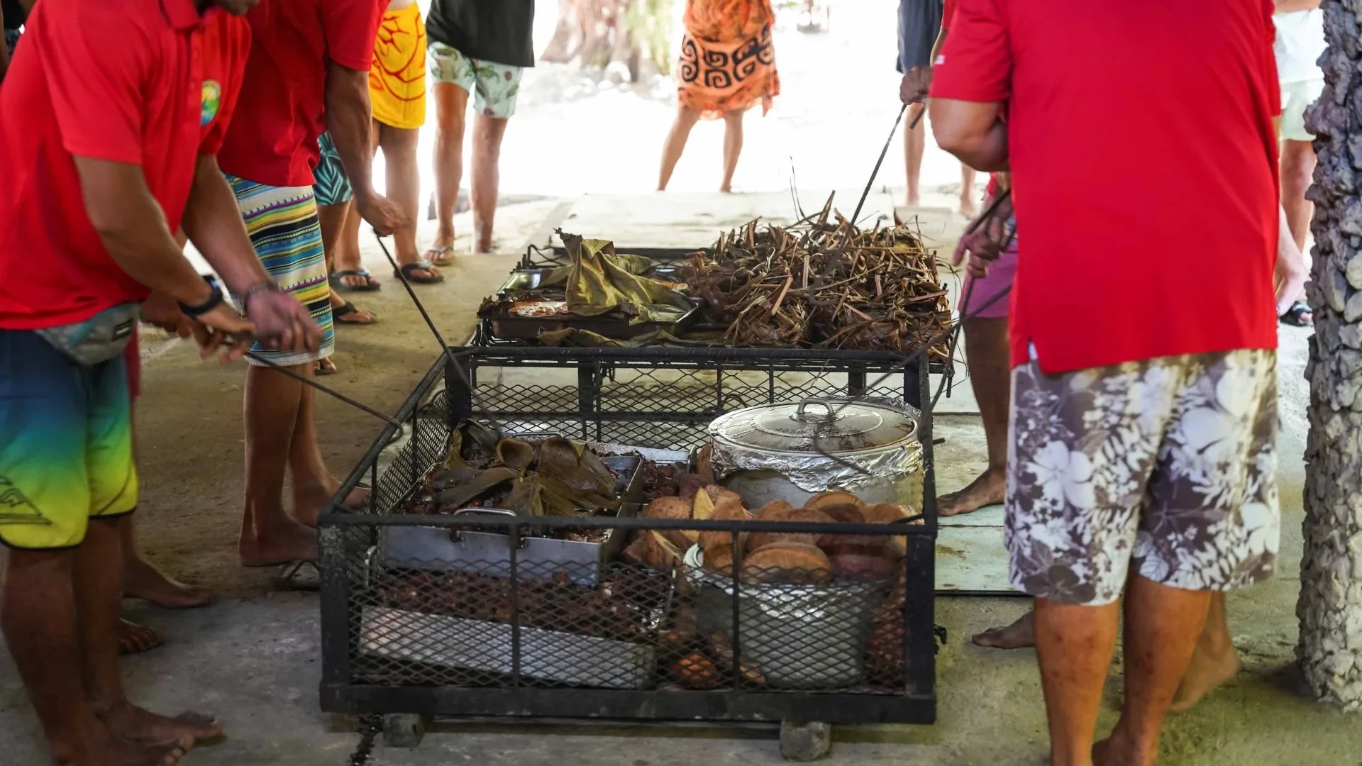 Traditional oven Ahi ma'a © Tahiti Tourisme