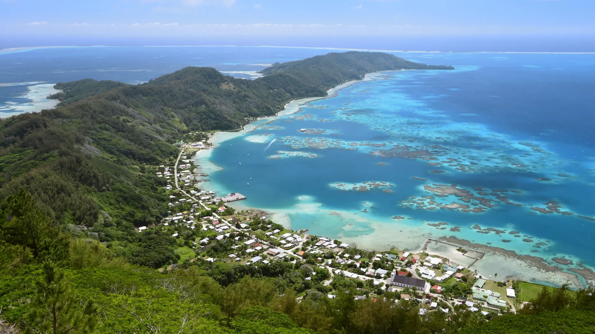 Rikitea village in Mangareva © Philippe Bacchet