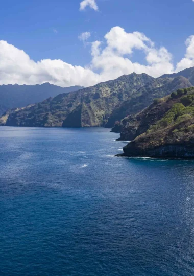 Falaises de Hiva Oa © Holger Leue