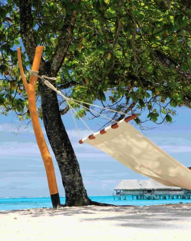 Relaxing on a white sandy beach in Moorea© Sofitel MOOREA Ia Ora Beach Resort