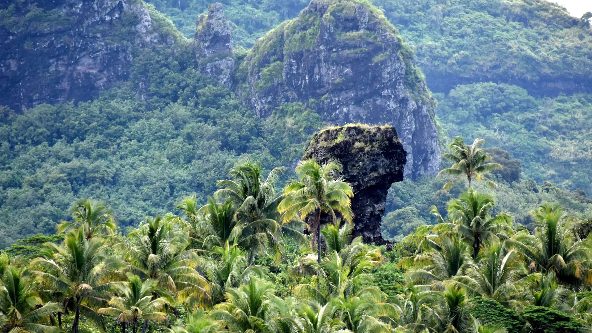 The peaks of Bora Bora ©Tahiti Tourisme