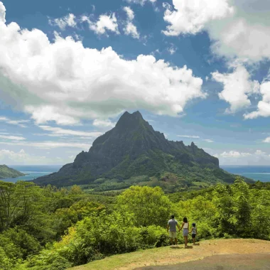 View from Belvédère Opunohu © Grégoire Le Bacon