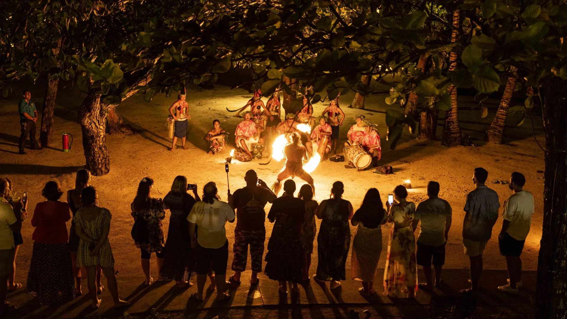 Mythical fire dance © Grégoire Le Bacon
