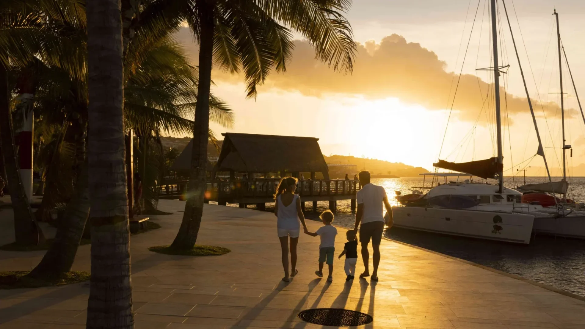 Stroll along the Papeete waterfront ©Grégoire Le Bacon