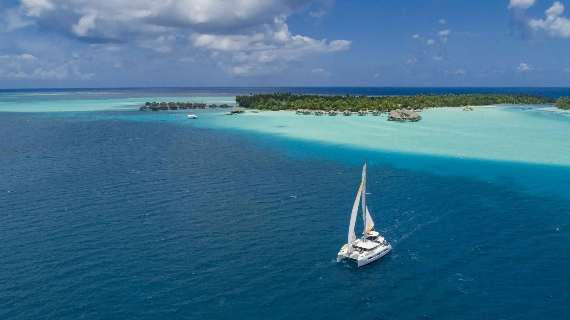 Sailing in Polynesian waters© Grégoire Le Bacon